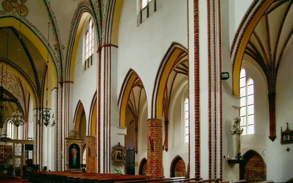 Architektura kościoła w Parafii Gostycyn - co oglądać na miejscu?