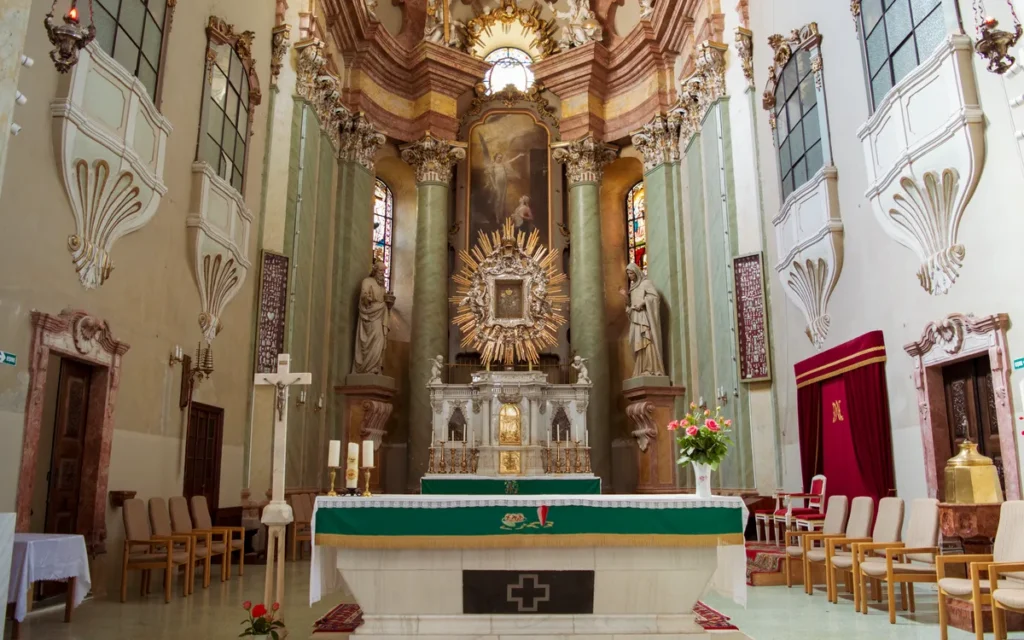 Architektura i wystrój kościoła w Gostycynie - na co zwrócić uwagę?