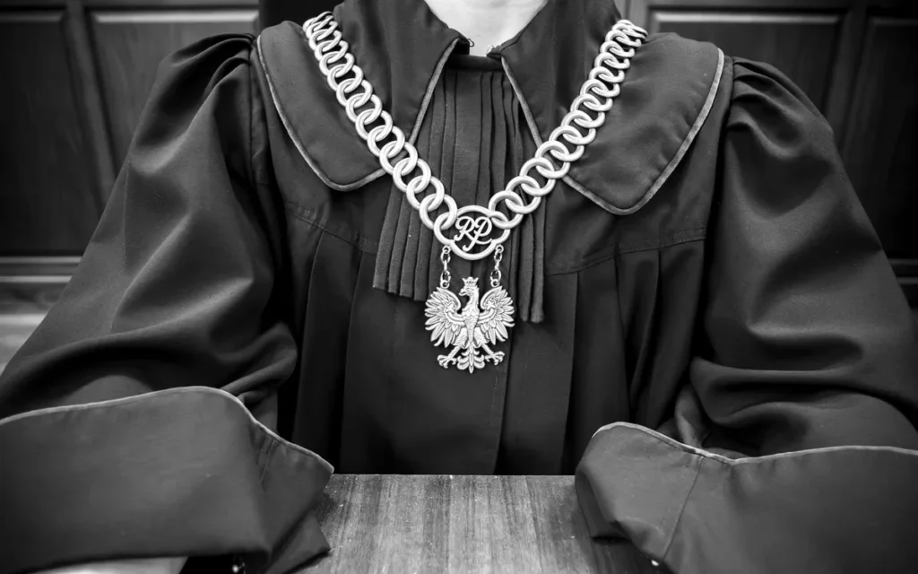 Czy formalności prawne różnią się przy obu formach pogrzebu?